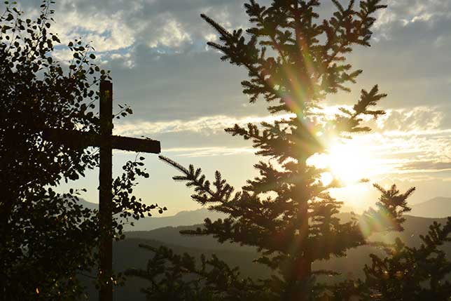 Cross-at-Mountain-View-Ministry-Retreat